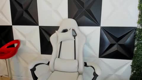 Snapshot of bull_cam chatting on November 2025 06:40:02 PM bull_cam online show from November 2025 06:40:02 PM