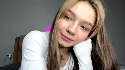 Snapshot of bunny_bonny chatting on February 2025 09:18:01 PM Alice online show from February 2025 09:18:01 PM