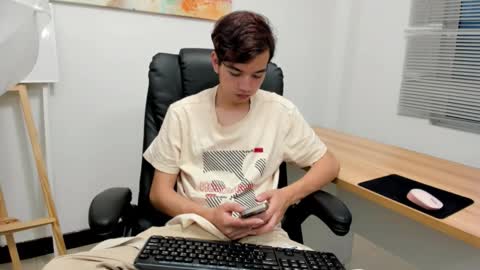 bunny online show from December 2025 12:22:01 PM