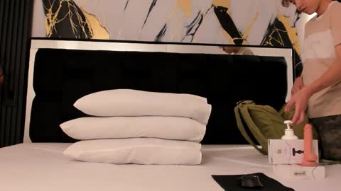 bunny online show from December 2025 12:23:02 PM