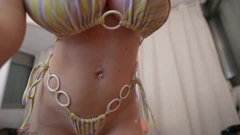 Snapshot of bunnyblondy chatting on March 2026 10:54:02 AM Anaiz online show from March 2026 10:54:02 AM