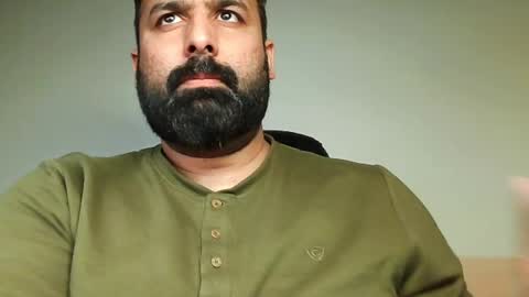 Snapshot of burlymonster chatting on January 2025 11:38:02 AM Hairy Arabian online show from January 2025 11:38:02 AM