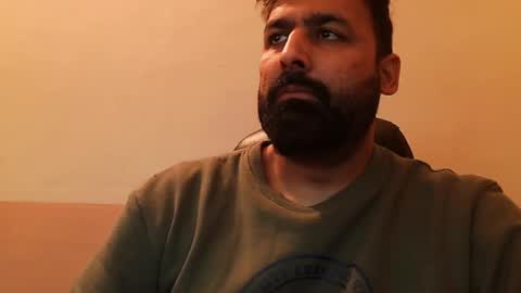 Snapshot of burlymonster chatting on January 2025 03:37:01 AM Hairy Arabian online show from January 2025 03:37:01 AM