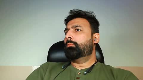 Snapshot of burlymonster chatting on February 2025 07:00:01 PM Hairy Arabian online show from February 2025 07:00:01 PM