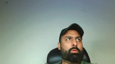 Snapshot of burlymonster chatting on February 2025 04:57:02 AM Hairy Arabian online show from February 2025 04:57:02 AM