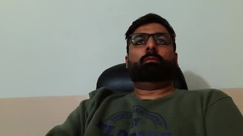 Snapshot of burlymonster chatting on February 2025 04:12:01 AM Hairy Arabian online show from February 2025 04:12:01 AM