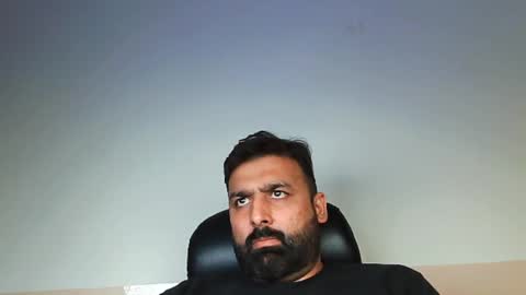 Snapshot of burlymonster chatting on February 2025 02:35:02 PM Hairy Arabian online show from February 2025 02:35:02 PM