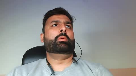 Snapshot of burlymonster chatting on February 2025 03:42:02 AM Hairy Arabian online show from February 2025 03:42:02 AM