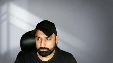 Snapshot of burlymonster chatting on September 2025 04:14:02 AM Hairy Arabian online show from September 2025 04:14:02 AM