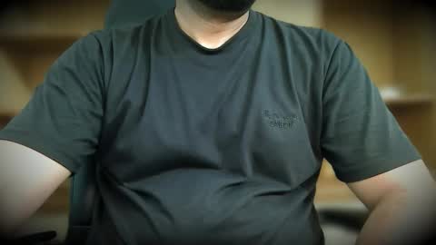 Snapshot of burlymonster chatting on September 2025 03:21:02 AM Hairy Arabian online show from September 2025 03:21:02 AM