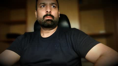 Snapshot of burlymonster chatting on October 2025 03:37:02 AM Hairy Arabian online show from October 2025 03:37:02 AM