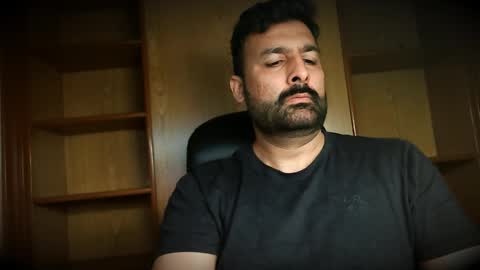 Snapshot of burlymonster chatting on October 2025 02:32:01 AM Hairy Arabian online show from October 2025 02:32:01 AM