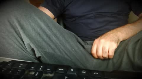 Snapshot of burlymonster chatting on October 2025 05:46:02 PM Hairy Arabian online show from October 2025 05:46:02 PM