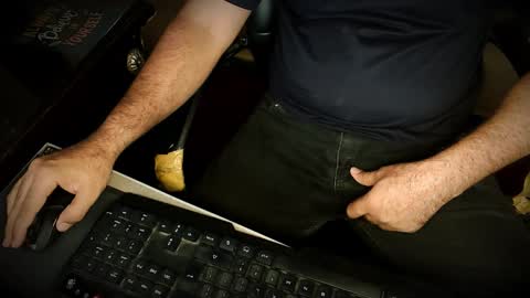 Snapshot of burlymonster chatting on October 2025 04:29:02 AM Hairy Arabian online show from October 2025 04:29:02 AM