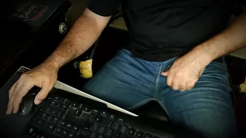 Snapshot of burlymonster chatting on October 2025 12:47:01 AM Hairy Arabian online show from October 2025 12:47:01 AM