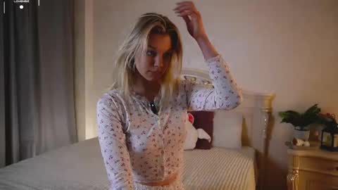 Snapshot of burnletitallburn chatting on September 2025 03:11:01 PM Jessica online show from September 2025 03:11:01 PM