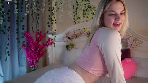 Snapshot of burnletitallburn chatting on October 2025 03:24:01 PM Jessica online show from October 2025 03:24:01 PM