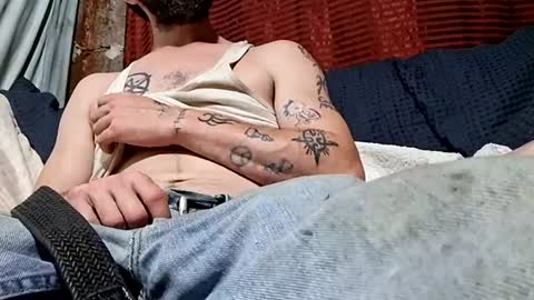 Snapshot of buster18hymen chatting on September 2025 04:24:01 AM Buster18Hymen online show from September 2025 04:24:01 AM