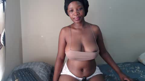 Snapshot of bustybunny_ chatting on July 2026 09:18:01 AM bustybunny_ online show from July 2026 09:18:01 AM