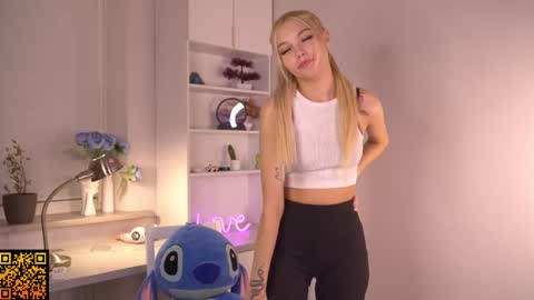 Snapshot of butteflai chatting on November 2025 01:43:01 PM butteflai online show from November 2025 01:43:01 PM