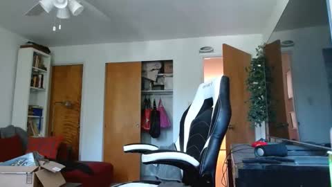 bwall1425 online show from April 2026 07:06:02 PM