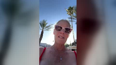 Snapshot of bwoodsbabe chatting on April 2026 12:45:01 AM Bee and John online show from April 2026 12:45:01 AM