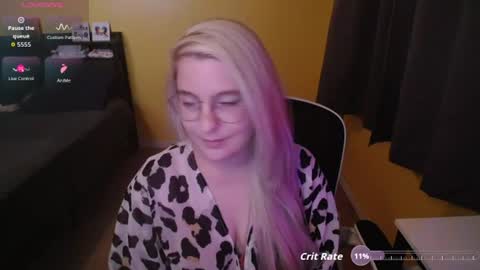 Snapshot of c0ck_queen chatting on June 2026 04:47:02 AM Momuknow online show from June 2026 04:47:02 AM