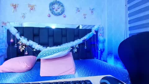 Snapshot of c_fox_ chatting on December 2024 03:03:02 AM Carolina online show from December 2024 03:03:02 AM