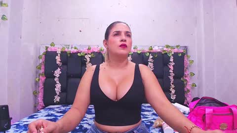 Snapshot of c_fox_ chatting on October 2025 03:04:01 AM Carolina online show from October 2025 03:04:01 AM