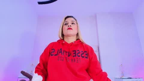 Carolina online show from February 2026 03:00:02 AM