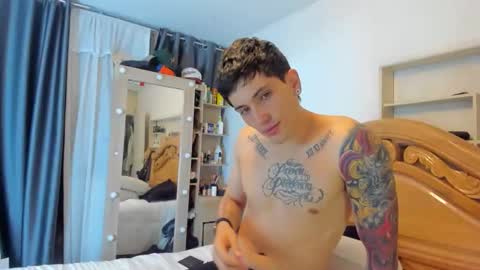 Snapshot of c_o_c_a__c_o_l_o chatting on April 2026 02:02:01 AM camilo online show from April 2026 02:02:01 AM