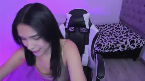 Snapshot of caelisse_cb chatting on December 2025 02:23:01 PM caelisse_cb online show from December 2025 02:23:01 PM