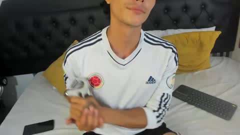 Snapshot of caliboyheat chatting on May 2026 01:17:02 PM caliboyheat online show from May 2026 01:17:02 PM