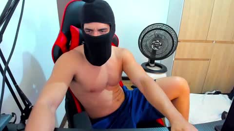 Snapshot of calihotcaliente27 chatting on December 2024 07:32:02 PM calihotcaliente27 online show from December 2024 07:32:02 PM