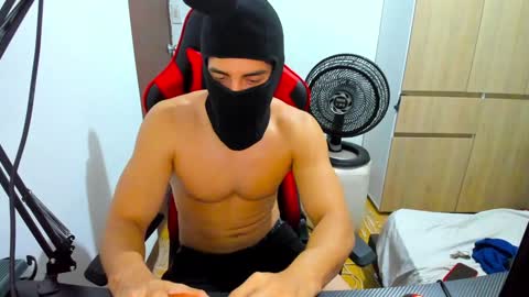 Snapshot of calihotcaliente27 chatting on December 2024 12:29:01 AM calihotcaliente27 online show from December 2024 12:29:01 AM