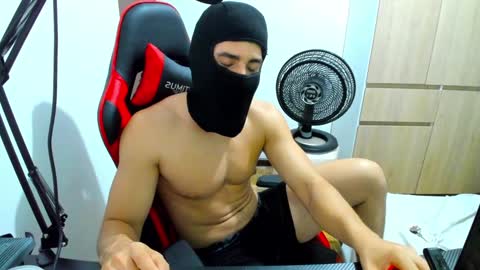 Snapshot of calihotcaliente27 chatting on December 2024 06:33:01 AM calihotcaliente27 online show from December 2024 06:33:01 AM