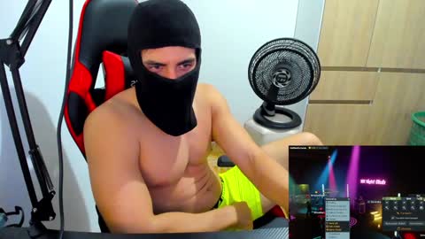 Snapshot of calihotcaliente27 chatting on December 2024 11:45:01 PM calihotcaliente27 online show from December 2024 11:45:01 PM