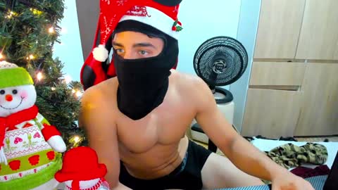 Snapshot of calihotcaliente27 chatting on December 2024 05:10:02 PM calihotcaliente27 online show from December 2024 05:10:02 PM