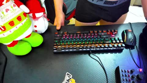 Snapshot of calihotcaliente27 chatting on December 2024 09:33:01 PM calihotcaliente27 online show from December 2024 09:33:01 PM