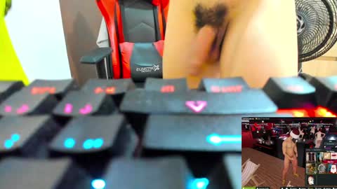 Snapshot of calihotcaliente27 chatting on December 2024 05:30:01 PM calihotcaliente27 online show from December 2024 05:30:01 PM