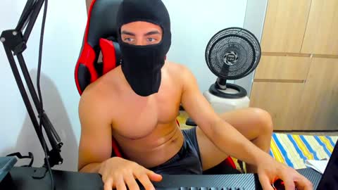 Snapshot of calihotcaliente27 chatting on January 2025 02:43:01 PM calihotcaliente27 online show from January 2025 02:43:01 PM