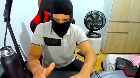 Snapshot of calihotcaliente27 chatting on February 2025 09:54:01 AM calihotcaliente27 online show from February 2025 09:54:01 AM