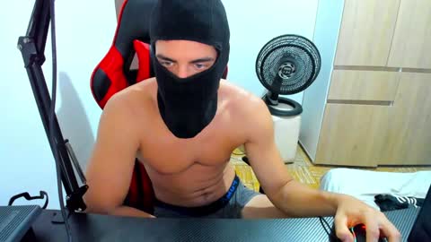 Snapshot of calihotcaliente27 chatting on February 2025 01:33:01 PM calihotcaliente27 online show from February 2025 01:33:01 PM