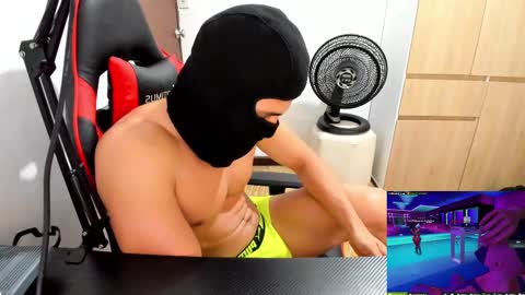 Snapshot of calihotcaliente27 chatting on February 2025 04:13:02 PM calihotcaliente27 online show from February 2025 04:13:02 PM