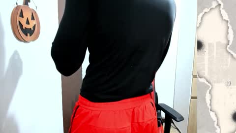 Snapshot of calihotcaliente27 chatting on October 2025 12:09:01 PM calihotcaliente27 online show from October 2025 12:09:01 PM