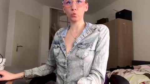 Snapshot of caliiie_of chatting on April 2026 06:00:02 AM Caliiie of online show from April 2026 06:00:02 AM