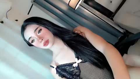 Snapshot of call_me_nina chatting on May 2026 08:00:01 AM call_me_nina online show from May 2026 08:00:01 AM