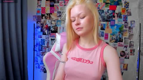 Snapshot of callista_a chatting on October 2025 11:16:01 AM Robin online show from October 2025 11:16:01 AM