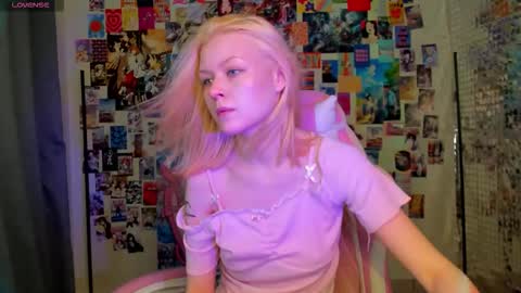 Snapshot of callista_a chatting on October 2025 11:03:01 AM Robin online show from October 2025 11:03:01 AM