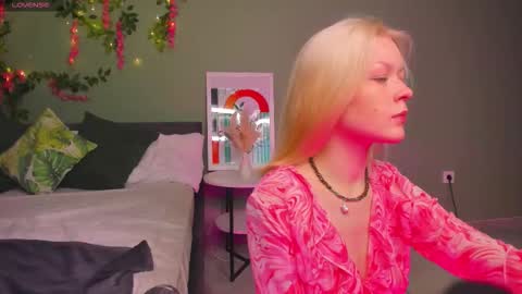 Snapshot of callista_a chatting on November 2025 11:10:02 AM Robin online show from November 2025 11:10:02 AM